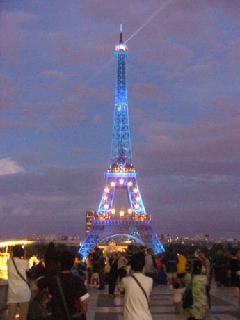 Eiffelovka večer.jpg