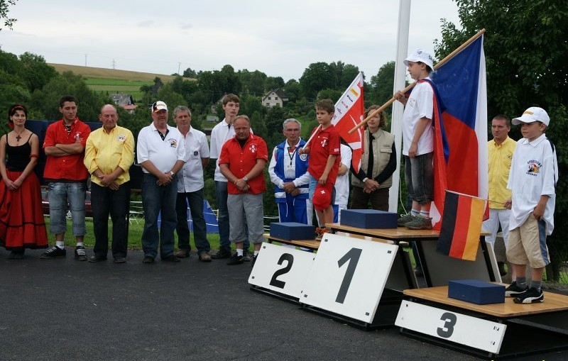 20. hrají hymnu, raději ani nedýchám.jpg